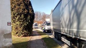 Dopravu na objízdné trase ve směru od Tábora na Prahu komplikují kamióny 1